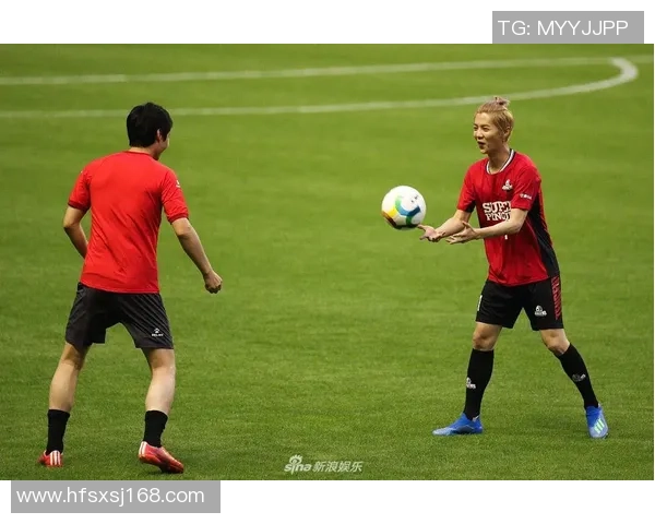 扎辫足球明星风采揭秘：盘点世界足坛那些辫子球员的精彩瞬间