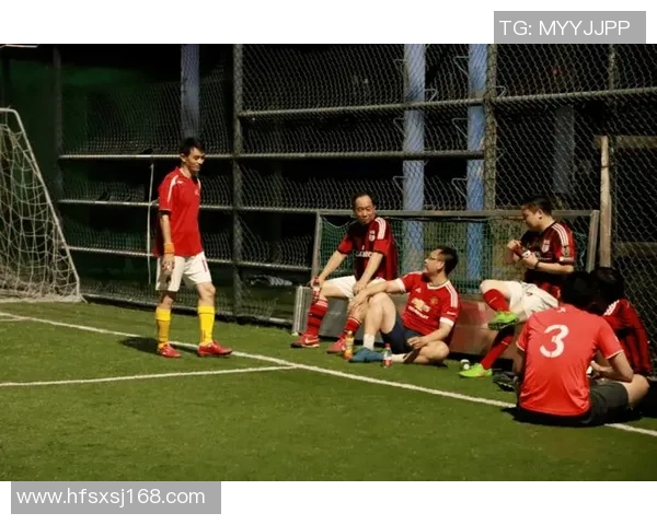 足球传奇薪火相传：从经典球员到新星崛起的跨时代继承与发展