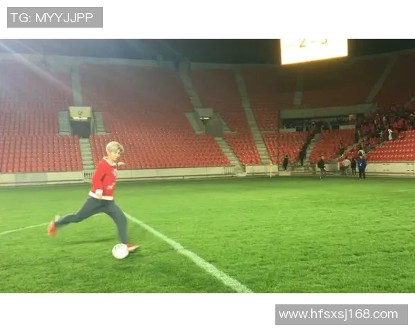 足球明星亲笔签名字迹展示独特风采引领粉丝收藏热潮